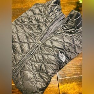 The North Face Womens Quilted Thin Puffer Jacket